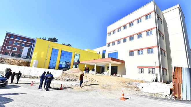 İzmir deki büyük dönüşüm alanına hizmet binası... Yüzde 90 tamam!