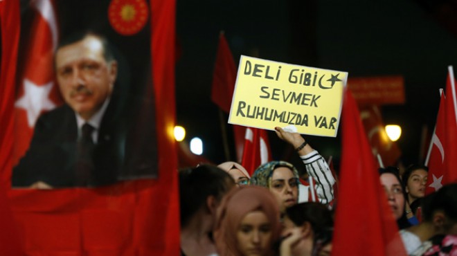 İzmir’deki demokrasi nöbetinde Erdoğan coşkusu!