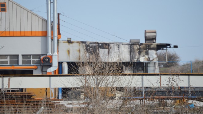 İzmir deki fabrikada korkutan yangın: 18 işçi...