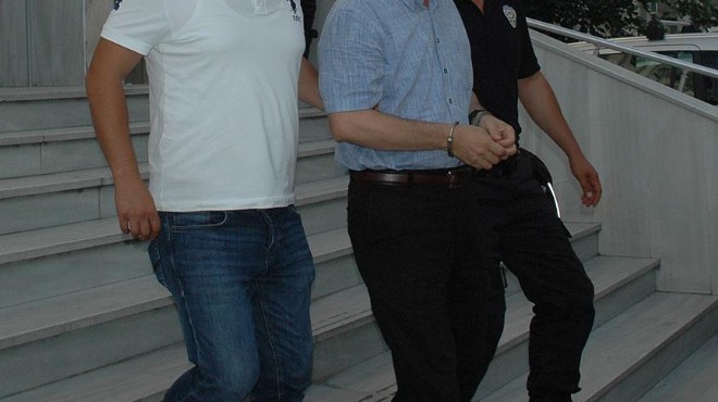 İzmir deki FETÖ operasyonunda 2 emniyet müdürü tutuklandı