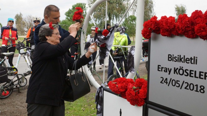 İzmir deki kazada ölen bisikletli genç için anıt