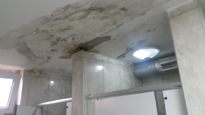 İzmir’deki tuvaletleri akan o hastanede tamirat zamanı!