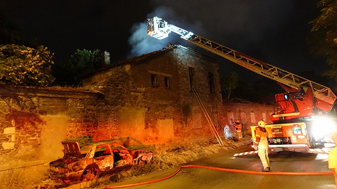 İzmir deki tarihi fabrikada yangın!