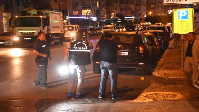 İzmir göbeğinde silahlı saldırı: Baba ile oğul yaralandı