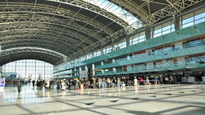 İzmir Havalimanı nda  sahte pasaport  alarmı