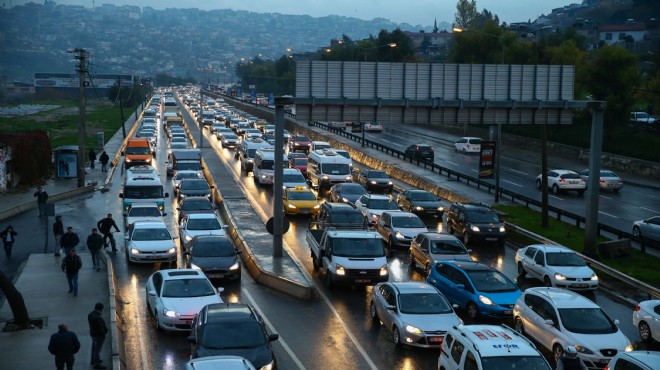İzmir i grev vurdu: Trafik felç!