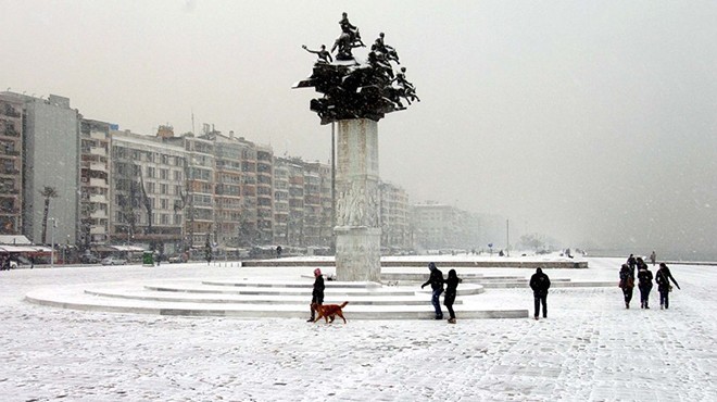 İzmir için kar yağışı uyarısı! (Kuzey Ege de fırtına kopacak)