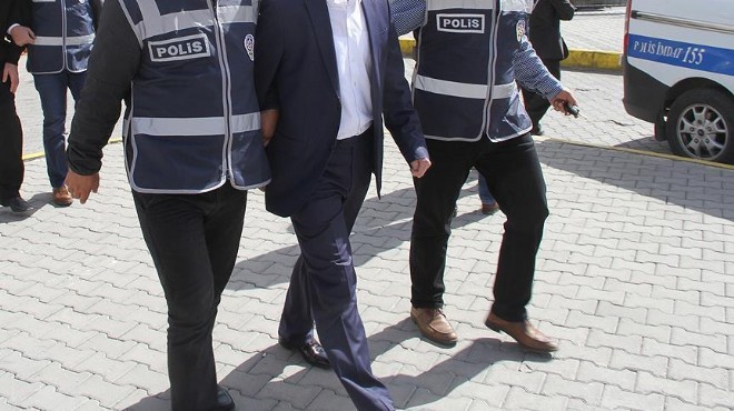 İzmir in 2 ilçesinde FETÖ operasyonu: 13 gözaltı