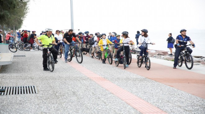 İzmir in çocukları okula bisikletle gitti