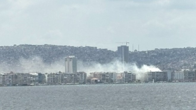 İzmir in göbeğinde korkutan yangın!