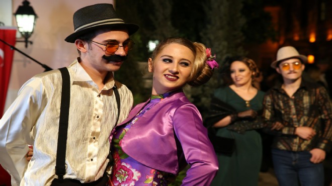İzmir in gurur festivali  Altın Kedi ye görkemli açılış