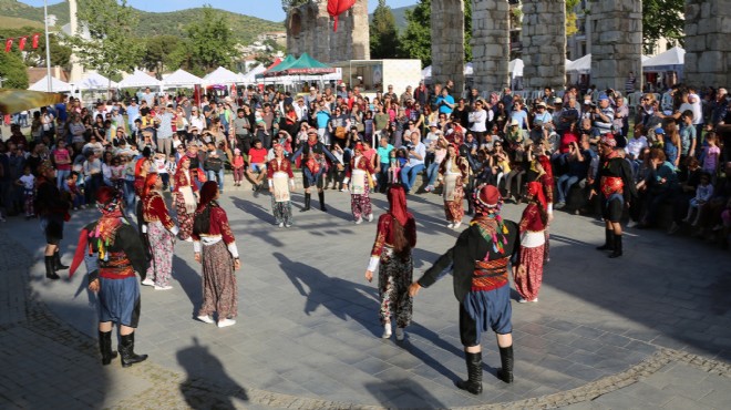İzmir in iki ilçesinde festival coşkusu