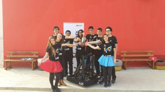 İzmir in ilk ve tek robotik takımının ödül gururu