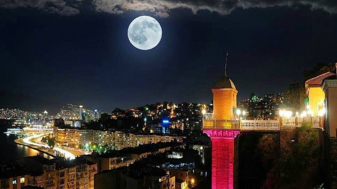 İzmir’in kalbi Asansör’de atıyor