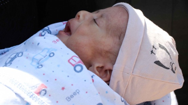 İzmir in mucize bebeği: Koronavirüsü yendi!