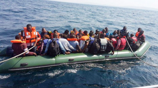 İzmir in o ilçesinde 53 kaçak göçmen yakalandı