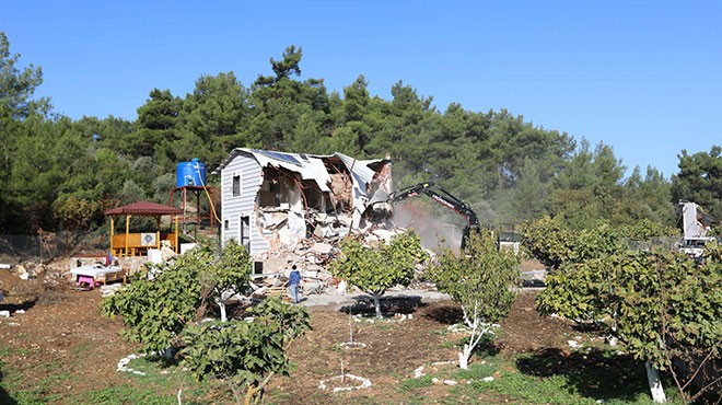 İzmir’in saklı cennetindeki kaçak villalara yıkım şoku