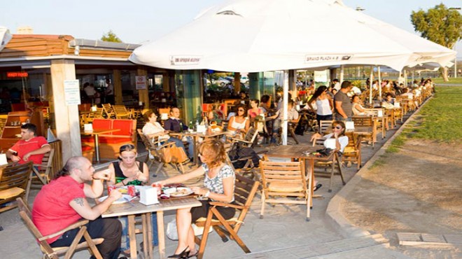 İzmir in şimdiden vazgeçilmezi: Yasemin Cafe sizi çağırıyor