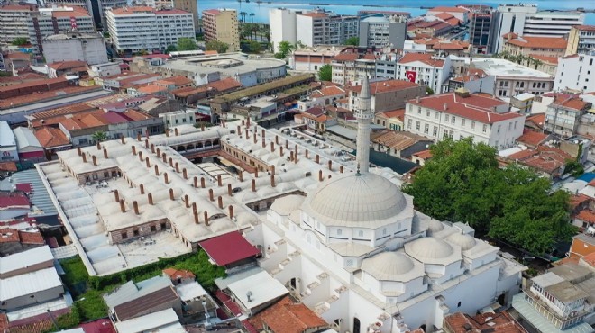 İzmir in tarihi camileri cemaatle buluşmaya hazırlanıyor