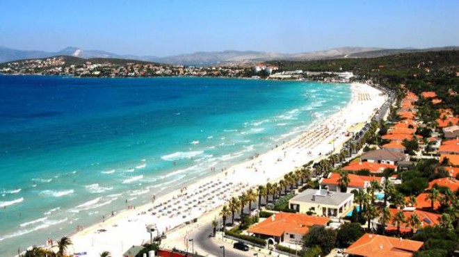 İzmir in tatil cennetinde yatacak yer kalmadı!