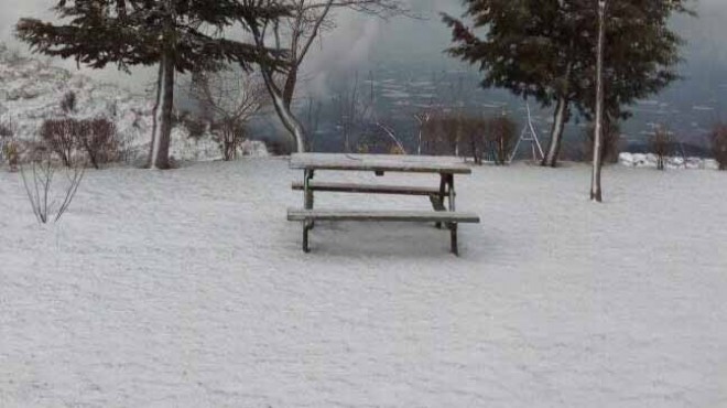 İzmir in yüksek kesimlerine kar sürprizi
