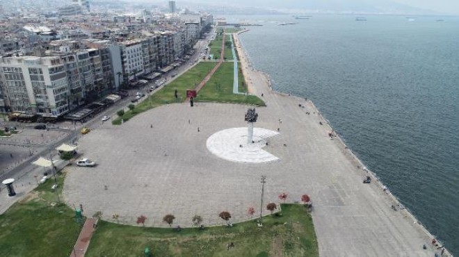 İzmir sahillere akın etti: Merkez bomboş!