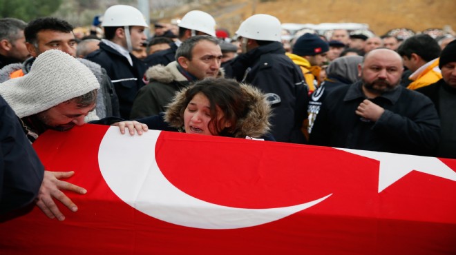 İzmir şehitlerine veda: Gözyaşları sel oldu