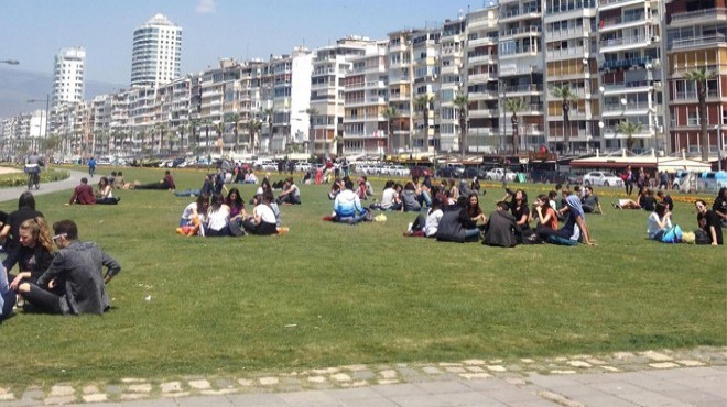 İzmir sezonu açtı: Kordon da güneş sefası!