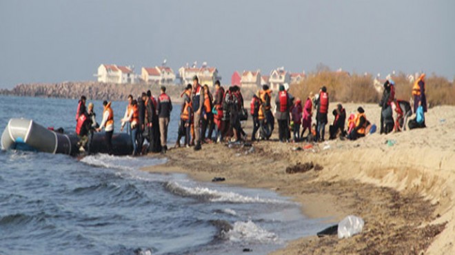 İzmir sularında operasyon: 3 botta 176 kişi!
