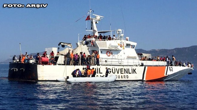 İzmir sularından can pazarı: Mültecileri taşıyan bot alabora oldu…