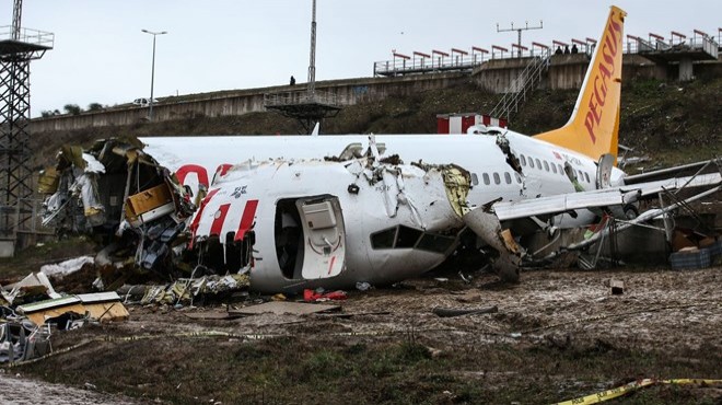İzmir uçağı üçe bölündü! 3 ölü, 180 yaralı