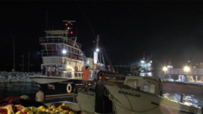 İzmirli balıkçılara ilk gün şoku: Rüzgar vurdu!