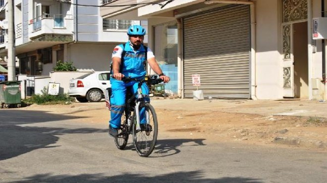 İzmirli doktor yatalak hastalara bisikletiyle şifa dağıtıyor!