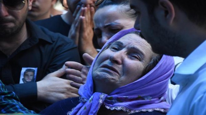 İzmirli Mert e acı veda: Gözyaşları sel oldu