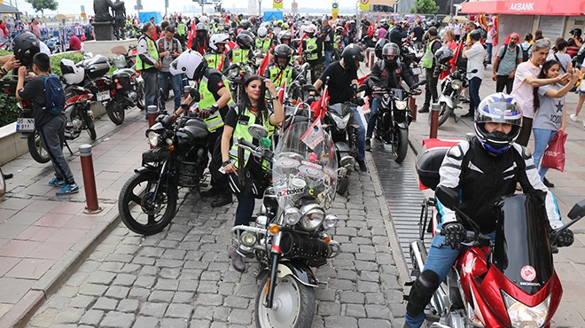 İzmirli motosikletçilerden 100. yıl korteji