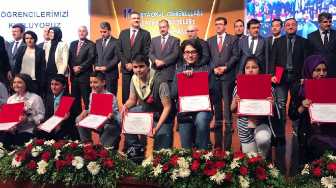 İzmirli öğrenciler TÜBİTAK ta ödülleri topladı