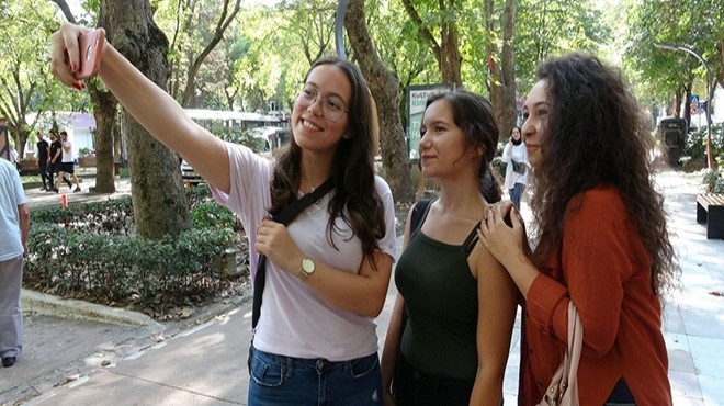 İzmirli Şule den  selfie  haritası: En fazla selfie çekilen il neresi?