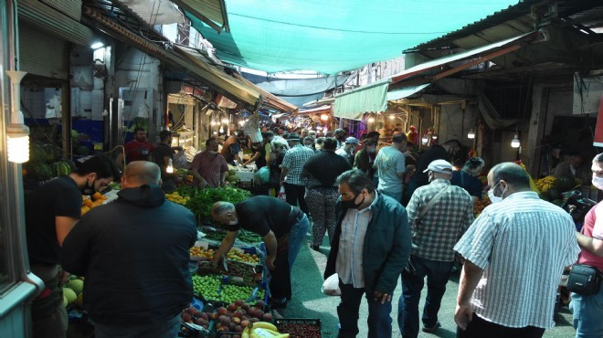 İzmirliler bayram öncesi Havra Sokağı na akın etti: Sosyal mesafeden eser yok!