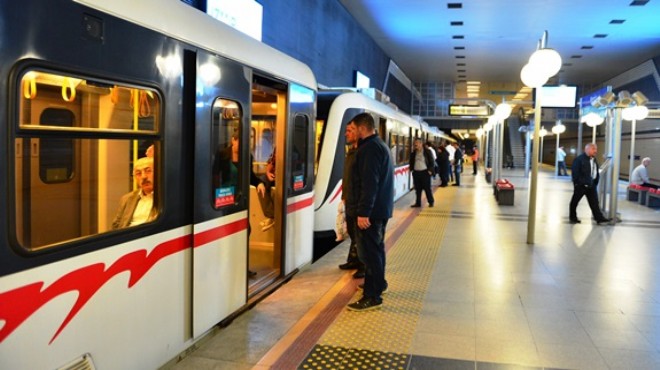İzmirlilere büyük müjde... Metroda artık daha az bekleyeceksiniz!