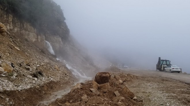 Jandarma Spil Dağı yolunu ulaşıma kapattı