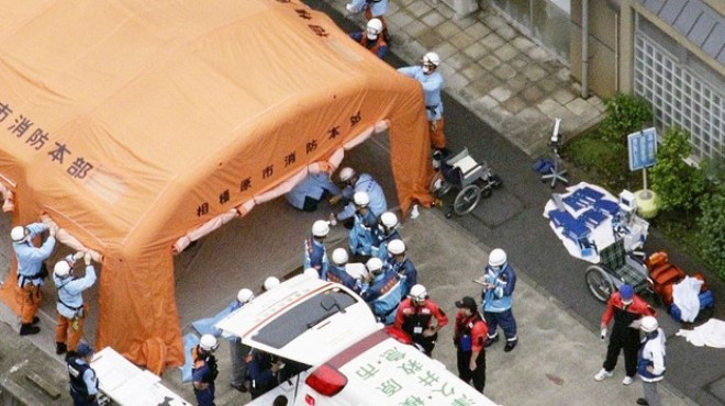 Japonya da bıçaklı dehşet: 19 ölü