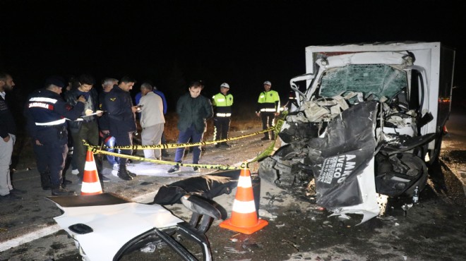 Kamyonet kamyona çarptı: 1 kişi hayatını kaybetti