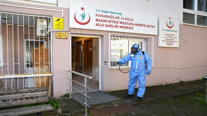 Karabağlar Belediyesi aşı merkezlerini dezenfekte ediyor
