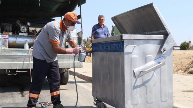 Karabağlar’da çöp konteynerleri temizleniyor