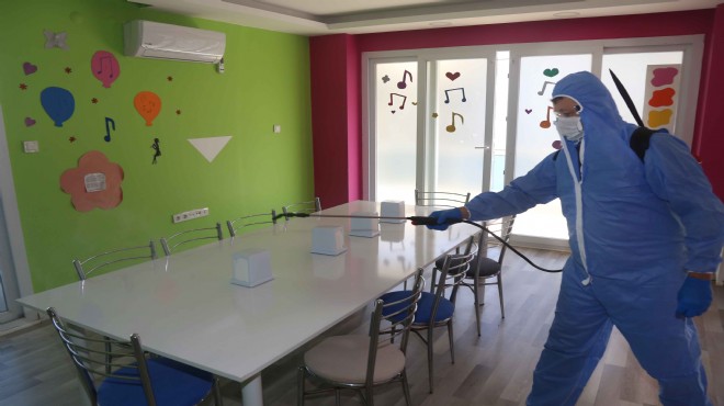 Karabağlar da okullar dezenfekte ediliyor