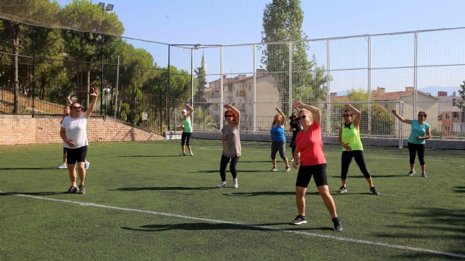 Karabağlar’da sosyal mesafeyle spora devam