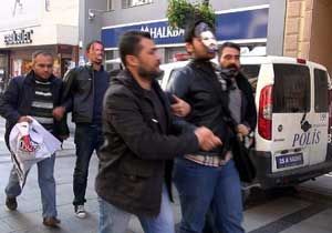 İzmir de Halkbank önünde yolsuzluk protestosu: 6 gözaltı