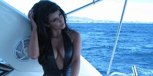 Kardashian tatile çıktığını Twitter dan duyurdu