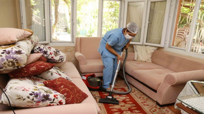 Karşıyaka Belediyesi nden vatandaşlara temizlik hizmeti