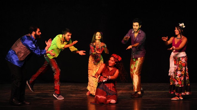 Karşıyaka nın tiyatrosundan muhteşem final